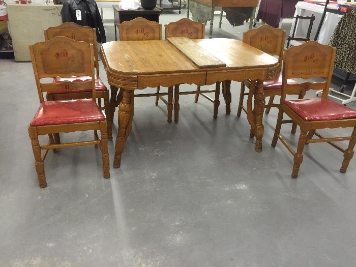1940s Solid Oak Table . Leaf & 6 chairs 