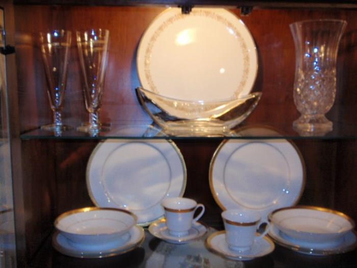 Noritake "Queens Gold" China Complete service for 8