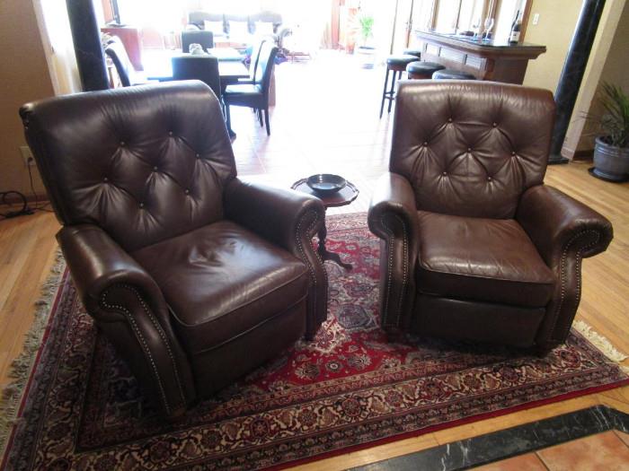 PAIR LEATHER LOUNGE / RECLINERS