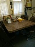 Kitchen table with 4 rolling chairs & l large leaf