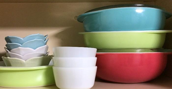 Pyrex serving bowls with lids.  Small Pyrex bowls.  Lotus bowls.