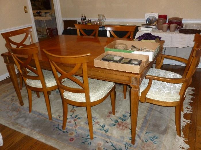Great looking retro style DR Table w/chairs, leaves & pads