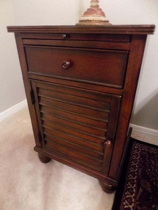 Bassett nightstand...see matching clothing armoire, king size bed, and wall mirror