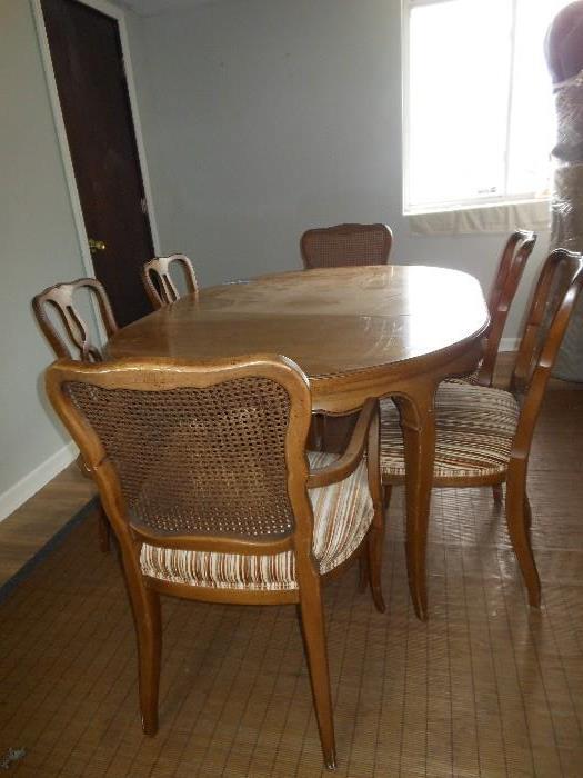 dining room table chairs and leaves with pads