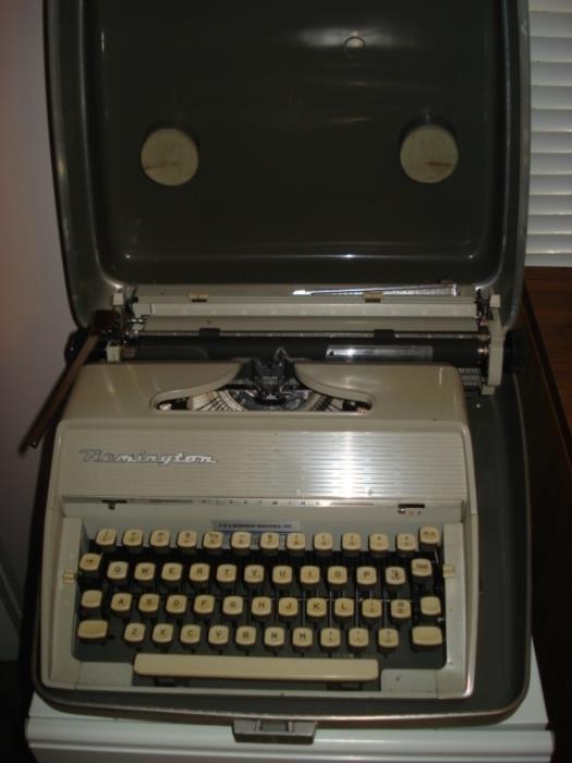 1960's Remington Fleetwing typewriter. Manual.