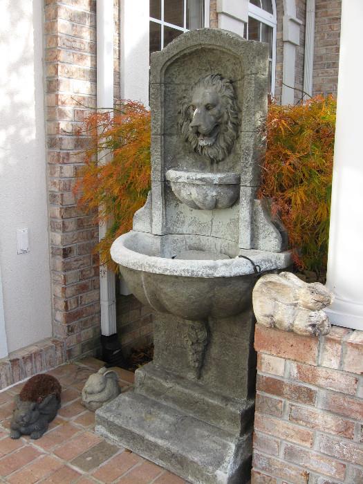 Lion head outdoor fountain 
