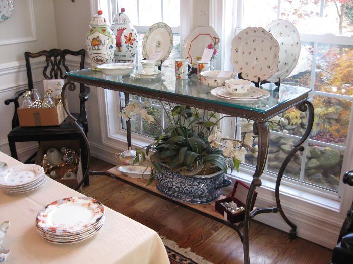 Many sets of quality China from Wedgewood Agincourt, villeroy and Boch Petite Fleur, Chase Flores by Lynn Chase, Royal Copeland Spode Italian and more !