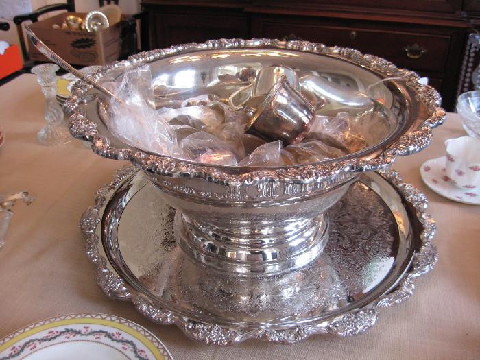 Towle silver plate punch bowl with 12 cups 