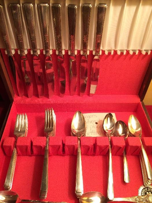 Vintage 8 place setting silverplate flatware.
