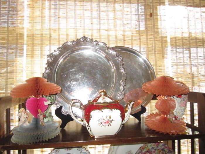 holiday decor, platters, Sadler teapot