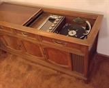 Magnavox console stereo - works