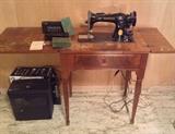 1948 Singer sewing machine Model 15-91 - with manual & boxes of attachment