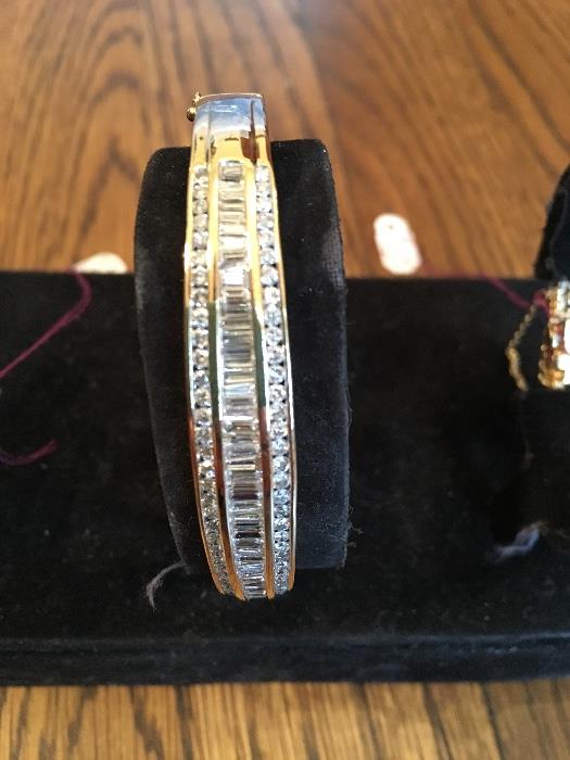 Gold & diamond bangle bracelet