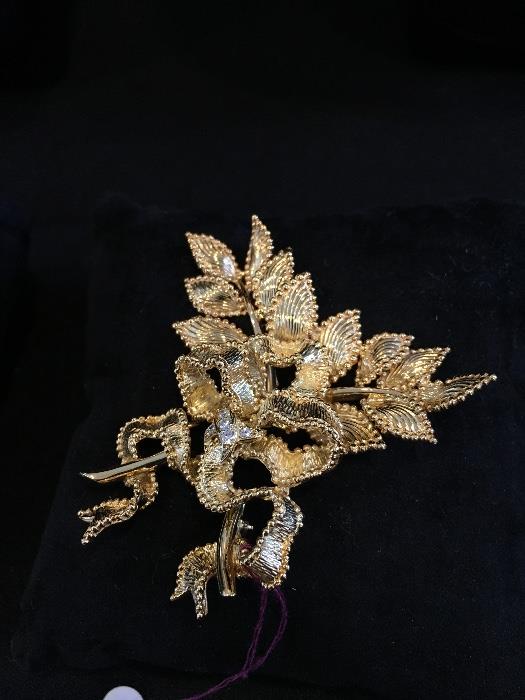 Heavy vintage gold & diamond brooch