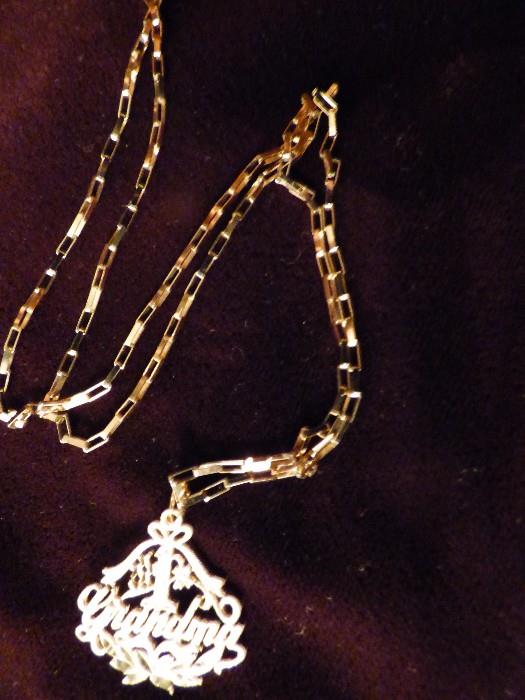 14K gold "#1 Grandma" pendant with unique chain