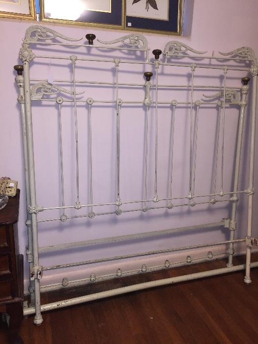 Double Iron Antique Bed with the Rails 