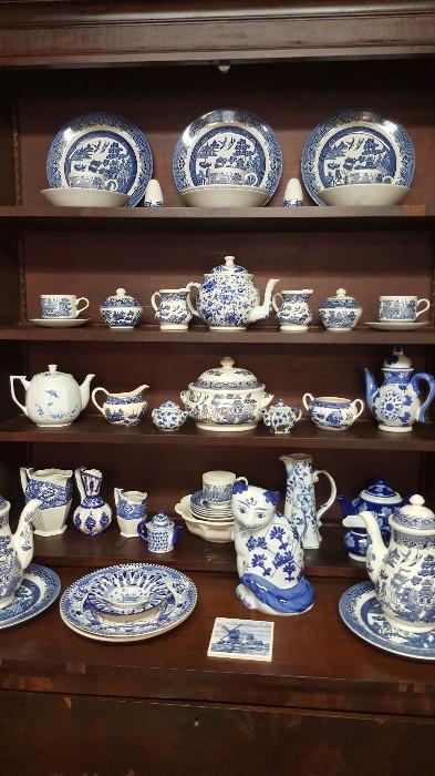 Blue Willow China * Buffalo Pottery