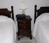 Kling Vintage Night Stand