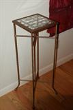 METAL PEDESTAL WITH GLASS INSERT