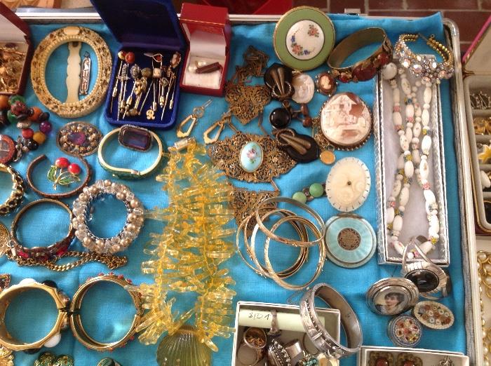 LONG BEACH/NAPLES ESTATE SALE 🎄🎅🎄💞GREAT... starts on 12/18/2015