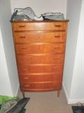 Modern oak chest of drawers