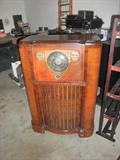 Zenith floor radio