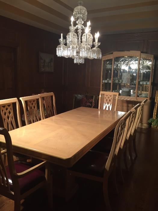 Gorgeous Dinning Room Table with 8 Beautiful Chairs.