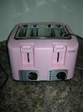 PINK RETRO STYLE TOASTER