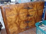 Deco dresser