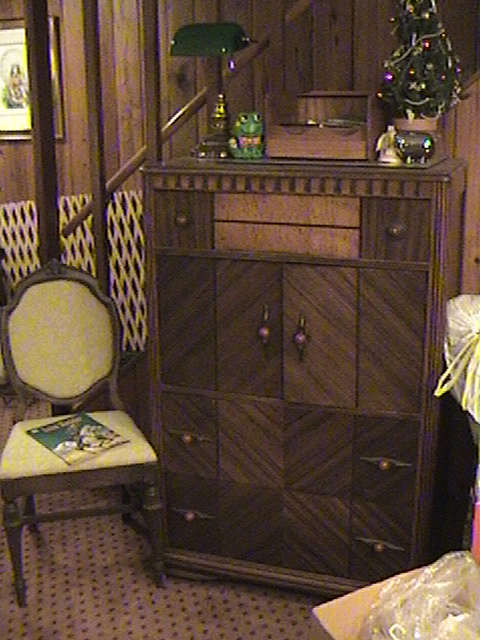1930'S DECO WALNUT CHAIR