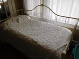 Iron day trundle bed