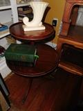 Sturdy two-tier Duncan Phyfe table