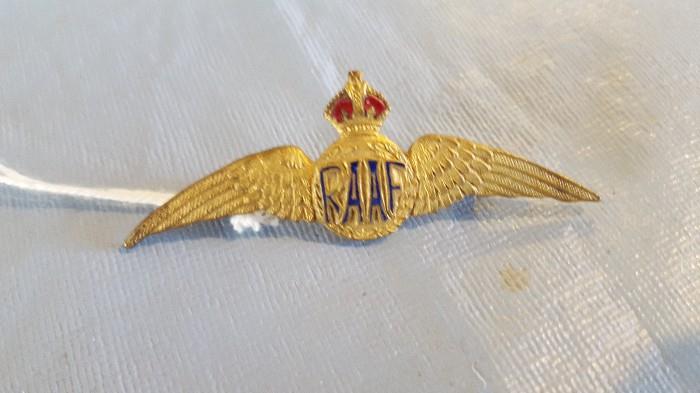 Royal Australian Air Force World War II "sweetheart" wings.