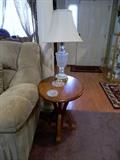 End table, lamps (2)