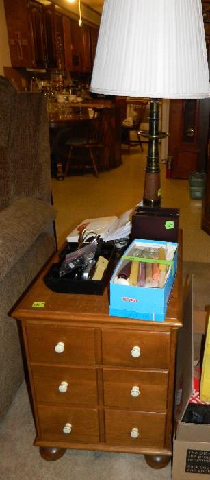 End table, lamp & miscellaneous