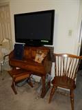 Desk, Stool, TV in bedroom