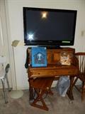 Another picture of Desk and TV