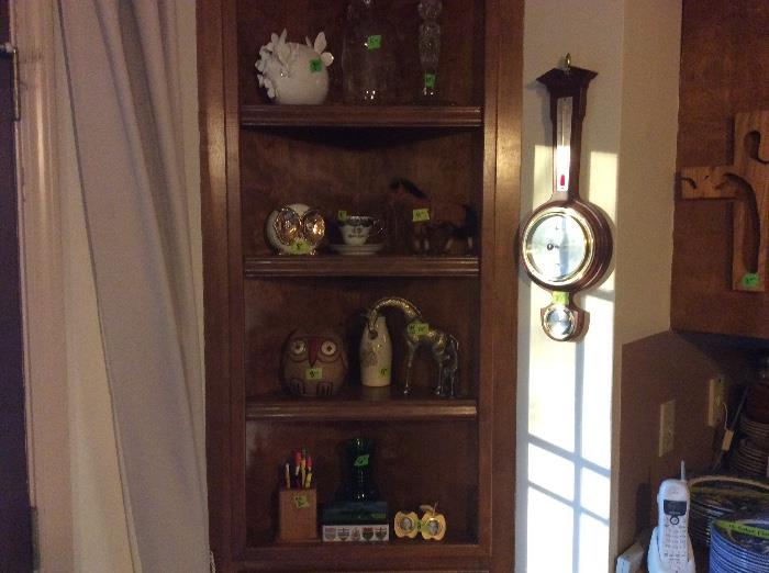 Miscellaneous owl and other decorative items in house