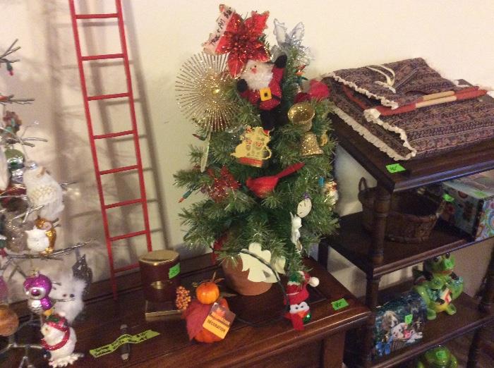 Green Christmas tree with neat ornaments - one price, 