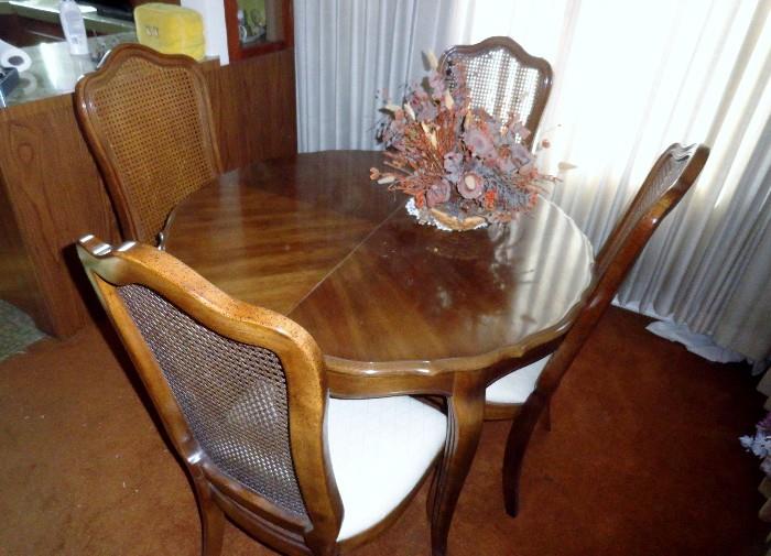 1970s table and chairs,2 leaves
