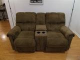 LANE Furniture - Double Recliners with Console in the middle - nice & comfortable!!!!!!!!!!!!!