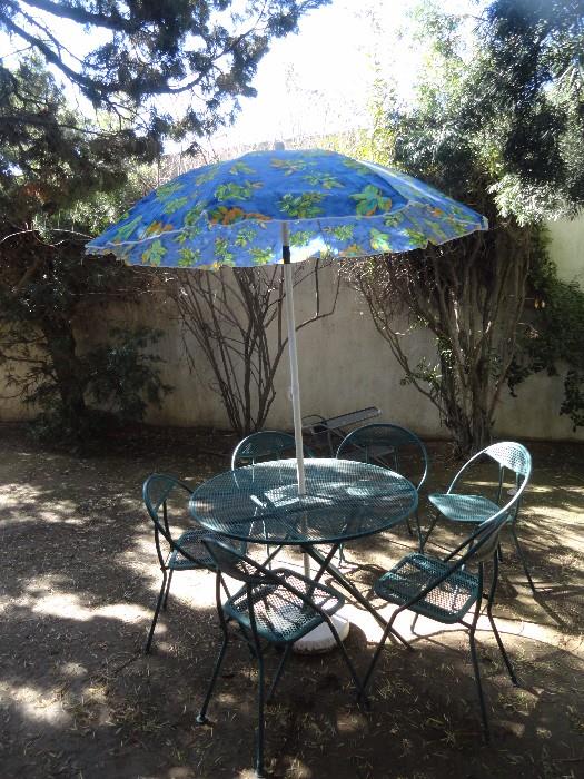 Matal mesh patio table and chairs