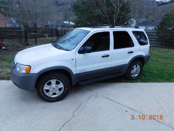 2001 Ford Escape. 19,300 Original Miles.4 Wheel Drive. Selling to highest bidder by 5:00 P.M on Sunday April 3rd.