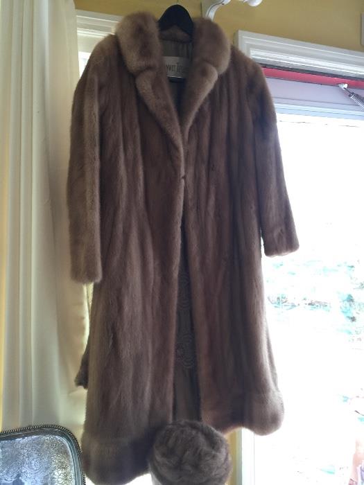 ster Groves Estate Sale by MoModerne starts on 1/9/2016