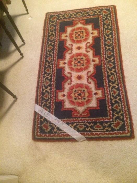 2 1/2 feet x 5 feet rug