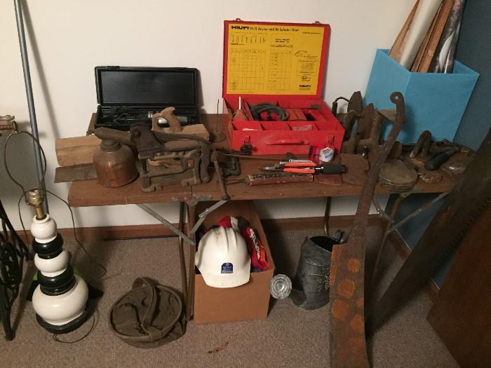 Old emplements, old tools,