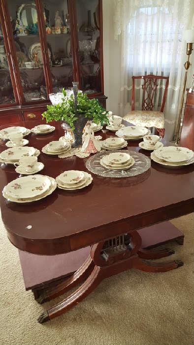 Lyre dining table w/leaves/pads