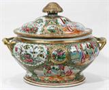 Lot#1054, CHINESE EXPORT PORCELAIN ROSE MEDALLION TUREEN, 19TH C., H 11", L 14"