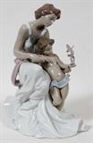 LOT#1205  LLADRO PORCELAIN "WHERE LOVE BEGINS" #7649, H 13", # 525 and 7649.  MOTHER AND CHILD H 13".  Signed in script: P. Perer.