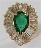 Lot# 2076 2.60CT NATURAL EMERALD & 2.75CT DIAMOND RING, 7 1/2, Ballerina ring. G-color, Vs-2 clarity. 18kt yellow gold. 10.1 grams.